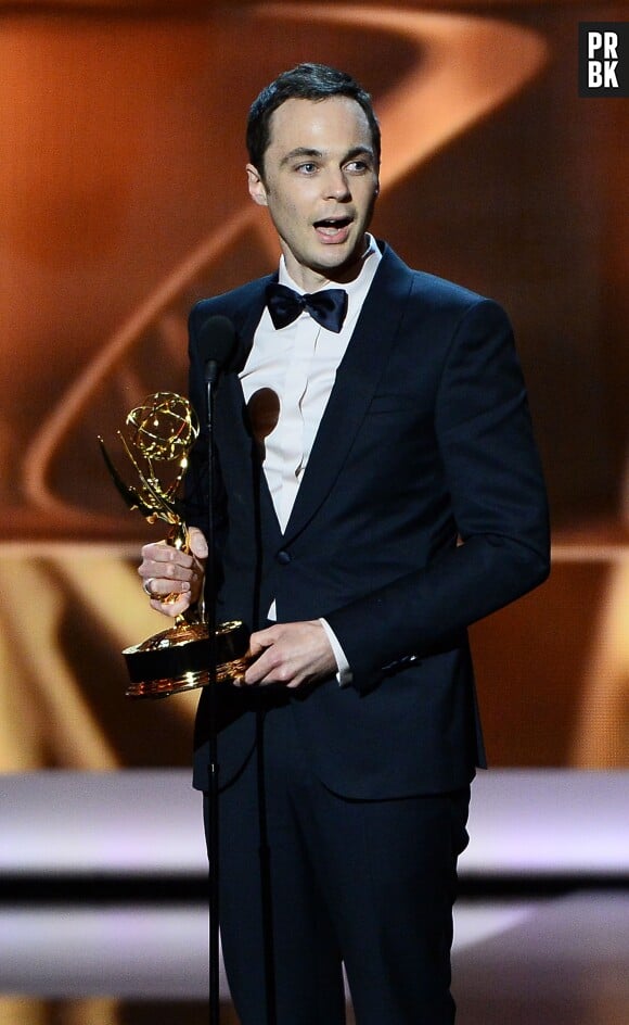 Emmy Awards 2013 : Jim Parsons accepte son trophée le 22 septembre 2013 à Los Angeles