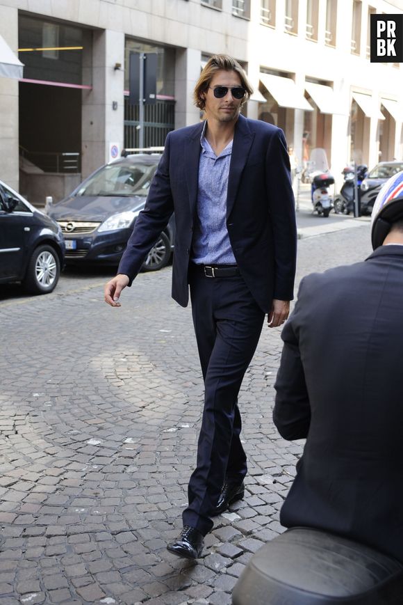Camille Lacourt : classe et sexy pour la Fashion Week le 23 septembre 2013