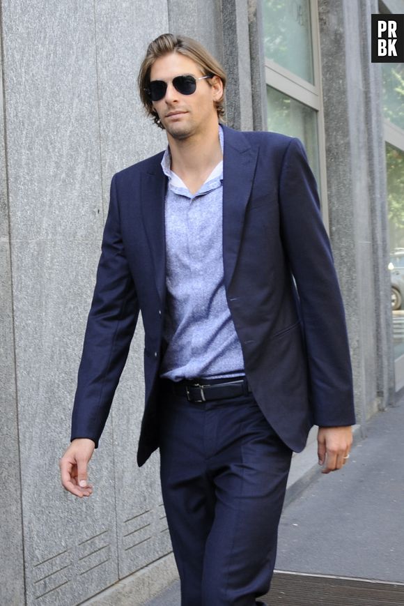 Camille Lacourt : classe et sexy pour la Fashion Week le 23 septembre 2013