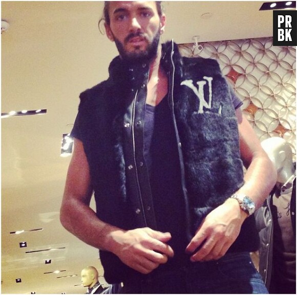 Thomas Vergara en mode "mannequin" sur l'Instagram de Nabilla Benattia