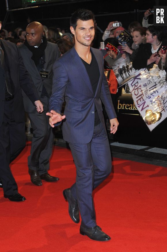 Taylor Lautner : l'acteur va se mettre dans la peau d'une porn star