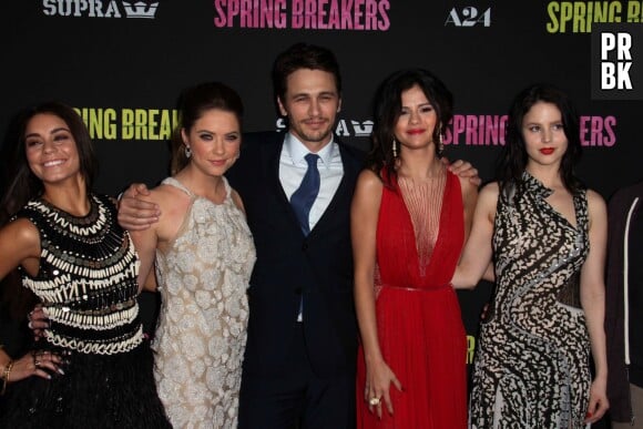 James Franco entouré de Selena Gomez et d'Ashley Benson pendant la promo de Spring Breakers