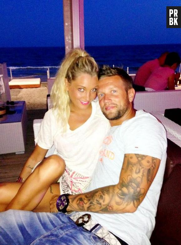 Aurélie Dotremont affiche sa bonne humeur sur Twitter en plein scandale