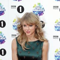 Taylor Swift : pas loin de nous montrer sa culotte sur le tapis-rouge