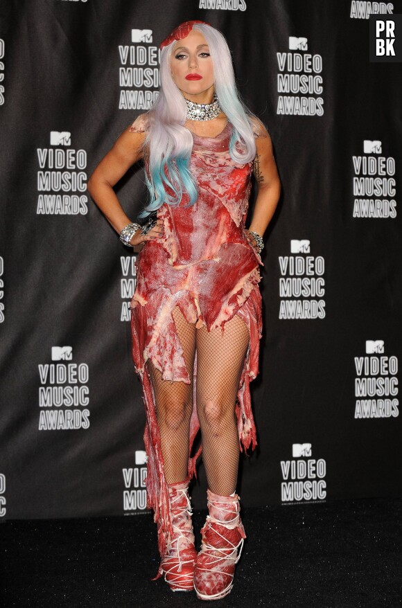 Lady Gaga et sa robe de viande en 2010 lors des Video Music Awards