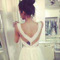 Ayem Nour : une mystérieuse robe blanche agite Twitter