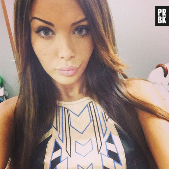 Nabilla Benattia aurait gardé les pieds sur Terre