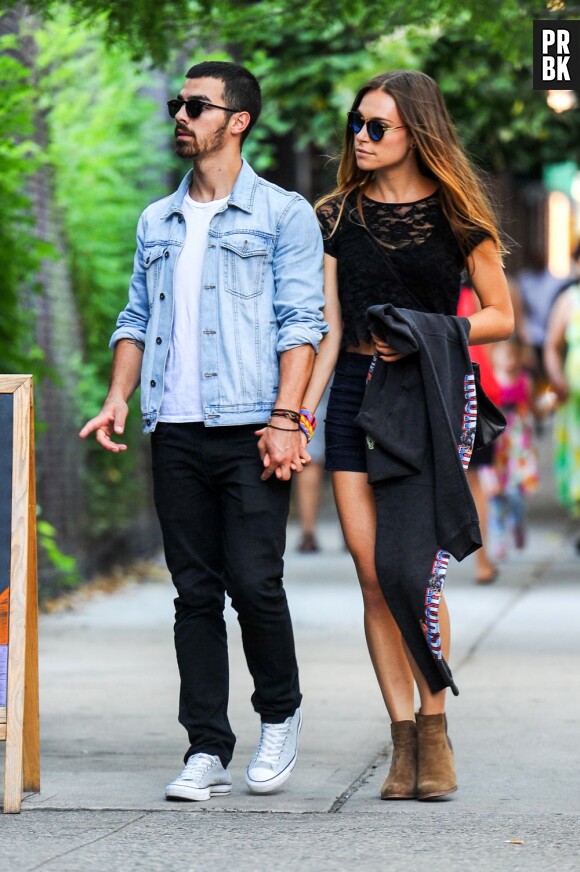 Joe Jonas et Blanda Eggenschwiler main dans la main dans les rues de New York, le 24 juillet 2013