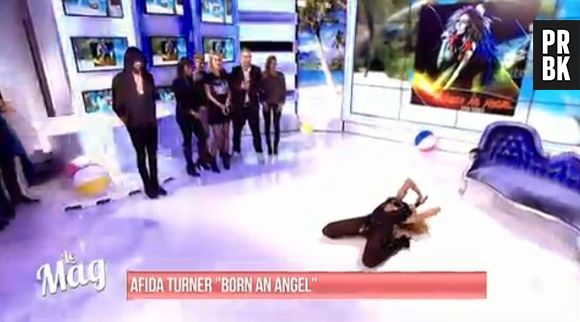 Afida Turner - Born An Angel en live dans Le Mag sur NRJ12, le 2 décembre 2013