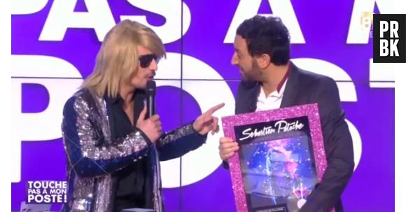 Sébastien Patoche nu dans Touche pas à mon poste pour son disque de platine