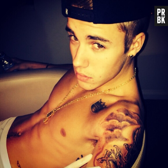 Justin Bieber adore poser torse nu