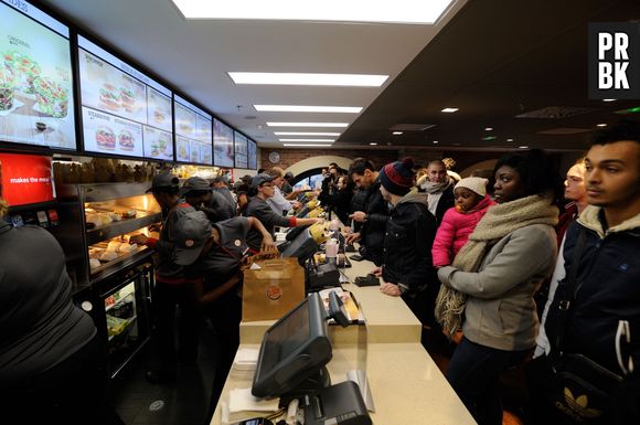 Burger King : effervescence totale pour l'ouverture du restaurant parisien à la Gare St Lazare le 16 décembre 2013