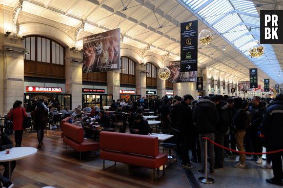 Burger King : effervescence totale pour l'ouverture du restaurant parisien à la Gare St Lazare le 16 décembre 2013