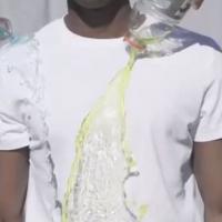 Il invente le t-shirt qui ne tâche pas