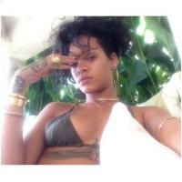 Rihanna : sans maquillage et en bikini sur Instagram
