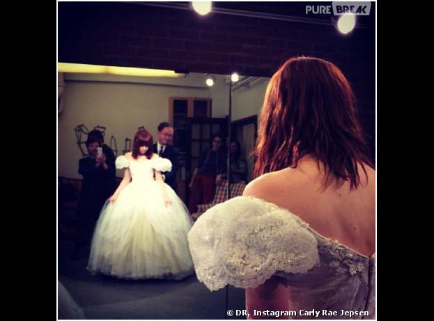 Carly Rae Jepsen en costume de Cendrillon sur Instagram