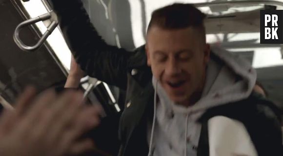 Macklemore et Ryan Lewis font le show dans un bus sur Can't Hold US