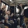 Macklemore et Ryan Lewis font le show dans un bus sur Can't Hold US