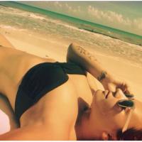 Demi Lovato : bikini et ventre plat sur Twitter