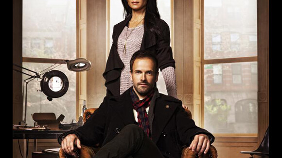 Elementary saison 1 : le héros de Jonny Lee Miller "n'est pas aussi suffisant" que l'autre Sherlock