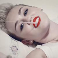 Miley Cyrus : le photoshoot topless et &quot;effrayant&quot; de son MTV Unplugged