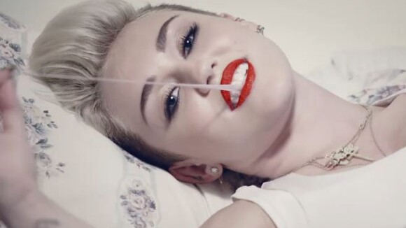Miley Cyrus : le photoshoot topless et "effrayant" de son MTV Unplugged