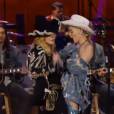 Miley Cyrus et Madonna : mashup sexy de Don't tell me et We can't stop pour le MTV Unlplugged