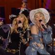 Miley Cyrus et Madonna en duo sur We can't stop / Don't tell me devant une poignée de spectateurs