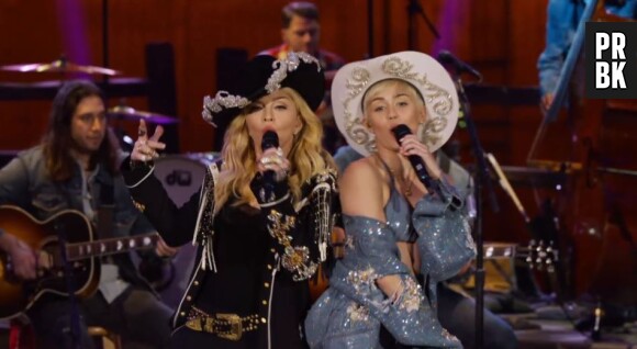 Miley Cyrus et Madonna en duo sur We can't stop / Don't tell me devant une poignée de spectateurs