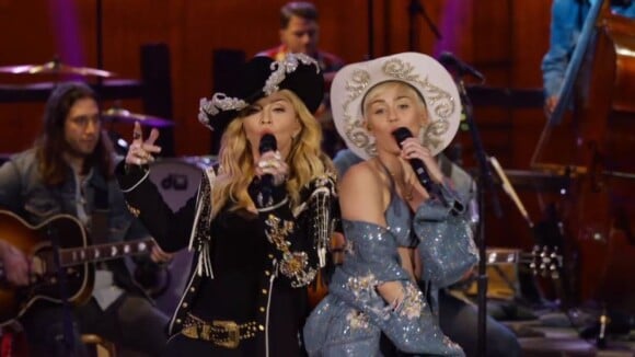 Miley Cyrus et Madonna : fessée et danse collé serré pour le MTV Unplugged