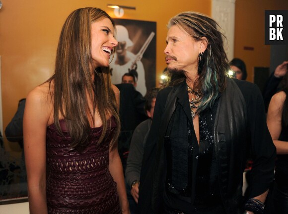 Alessandra Ambrosio et Steven Tyler en pleine conversation, le 1er février 2014 à New York