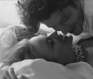 Kylie Minogue : Into The Blue est le premier extrait de l'album "Kiss Me Once"