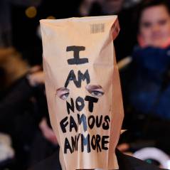 Shia LaBeouf : sac sur la tête et craquage total au Festival du Film de Berlin