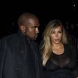 Kim Kardashian décolletée avec Kanye West pour la Fashion Week de Paris en septembre 2013