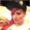 Demi Lovato : cheveux roses et rasés, le 4 mars 2014 sur Twitter