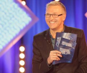 Laurent Ruquier et ses chroniqueurs interrompus par un perturbateur dans le public