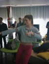 Laury Thilleman en plein test du jeu Kinect Sports Rivals sur Xbox One