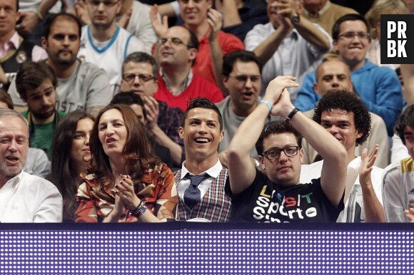 Cristiano Ronaldo et Irina Shayk en couple pour assister à un match de basketball à Madrid