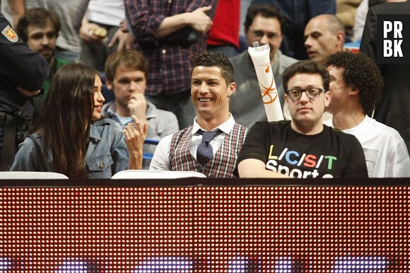 Cristiano Ronaldo et Irina Shayk lors d'un match de basketball à Madrid