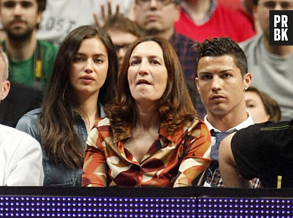 Cristiano Ronaldo et Irina Shayk lors d'un match de basketball à Madrid ce jeudi 20 mars