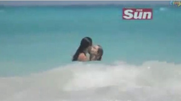 Cara Delevingne et Michelle Rodriguez : baisers passionnés (et topless) à Cancun