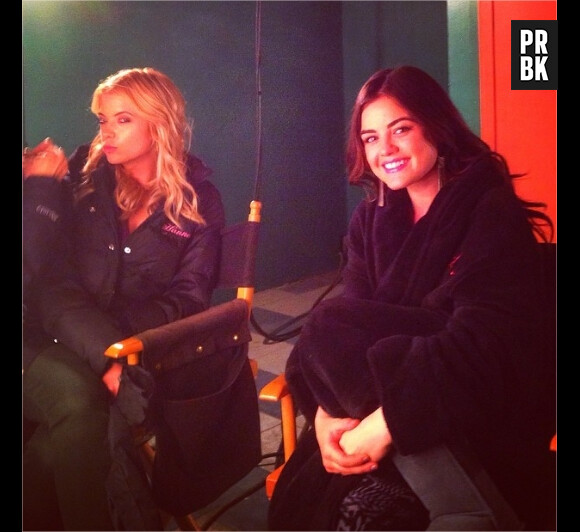 Pretty Little Liars saison 5 : Ashley Benson et Lucy Hale sur le tournage de l'épisode 1