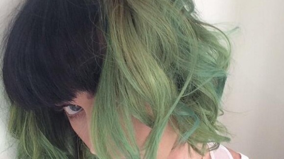 Katy Perry en mode cheveux verts : retour sur ses looks capillaires colorés