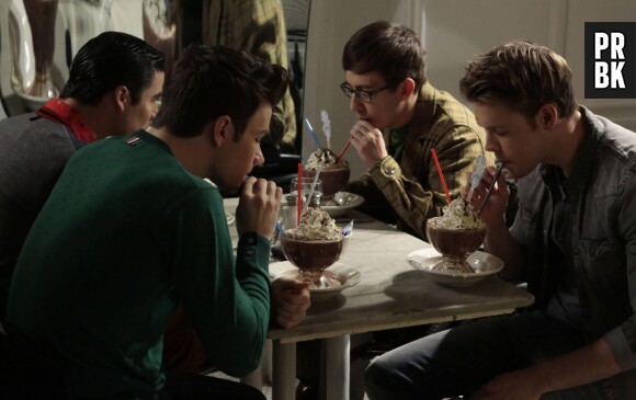 Glee saison 5, épisode 16 : les garçons sur une photo