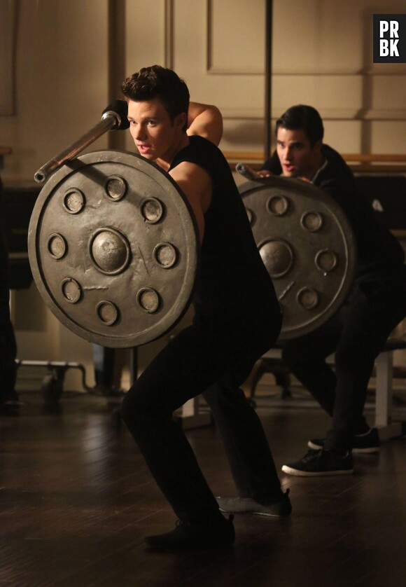 Glee saison 5, épisode 16 : Chris Colfer et Darren Criss sur une photo