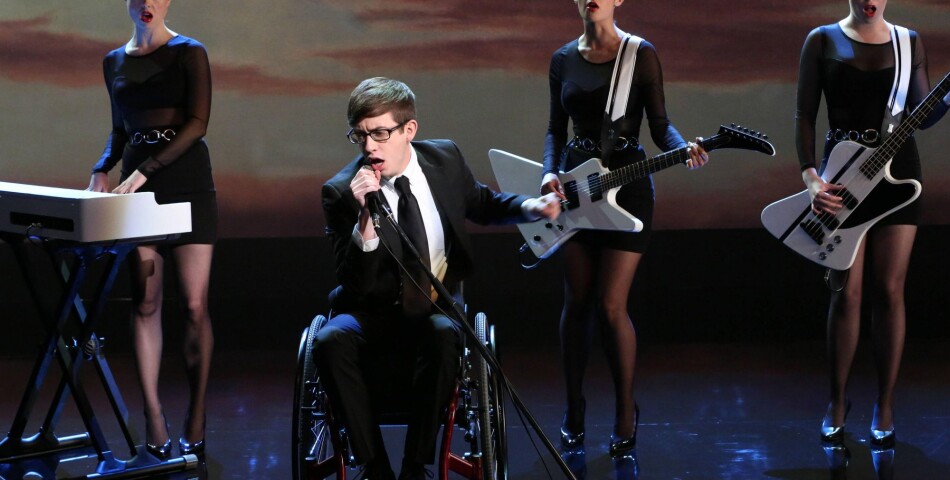 Glee saison 5, épisode 16 : Kevin McHale sur une photo