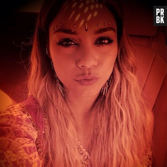 Vanessa Hudgens : selfie au 2e jour du festival de Coachella 2014, le 12 avril 2014