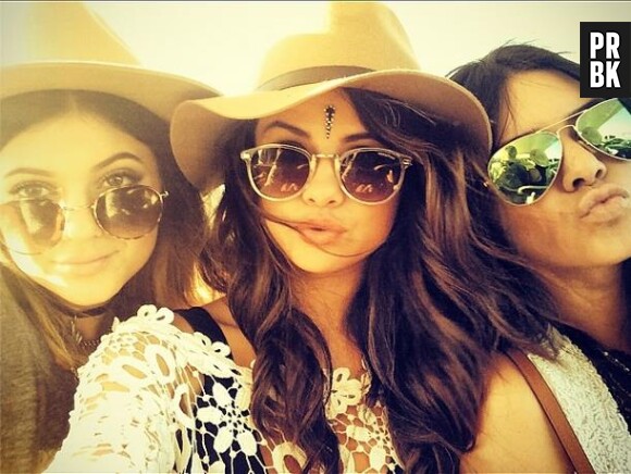Kylie Jenner, Selena Gomez et Kendall Jenner : selfie au 2e jour du festival de Coachella 2014, le 12 avril 2014