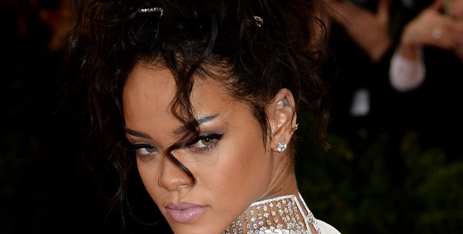 Rihanna sexy en dos nu au MET Gala à New York le 5 mai 2014