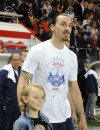  Zlatan Ibrahimovic entouré de ses enfants pour le sacre du PSG, le 7 mai 2014 au Parc des Princes 